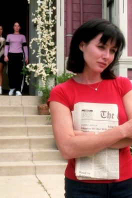 Holly Marie Combs – Charmed – 1998
