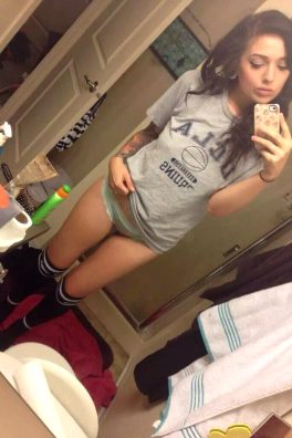 25 Alluring Pics Of College Amateurs