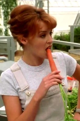 Kylie Minogue Has Been Trying To Grow A Carrot All Year. Check Out How Proud She Is.