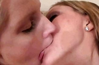 Horny Lesbian Makeout!!