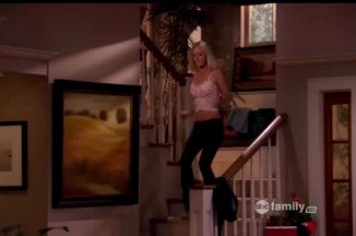 Kaley Cuoco Showing Off Her Thong On 8 Simple Rules