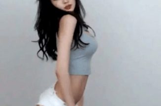 Skinny Skimpy Korean Dancing