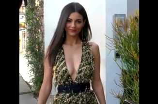 Victoria Justice Presents Her Sexy Cleavage And Legs