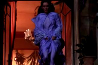 Winona Ryder Bouncy Silk Plots In ‘Bram Stoker’s Dracula’